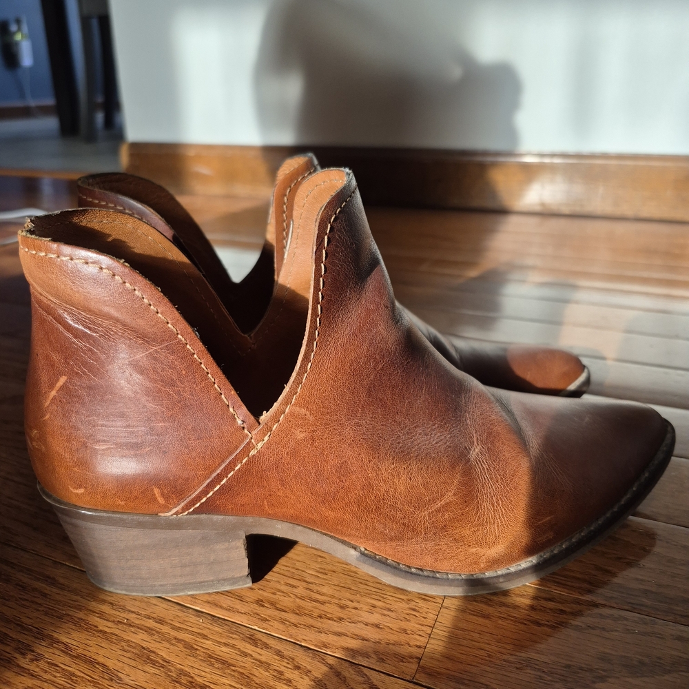 Steve Madden Tan Leather Ankle Boots